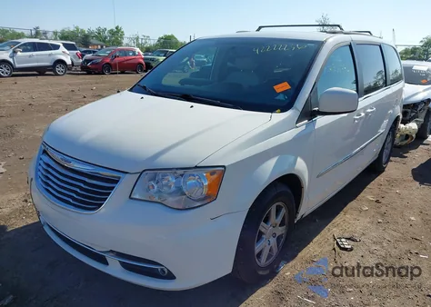 2013 Chrysler Town & Country Touring z USA, uszkodzony, nr VIN 2C4RC1BG4DR583845